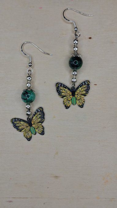 Papillon jaune et noir 